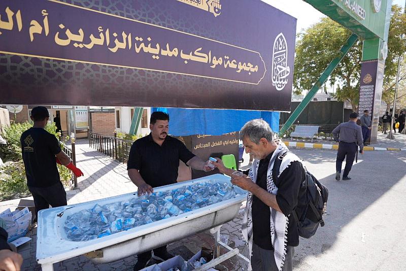 مجموعة مواكب أمّ البنين (عليها السلام) تباشر بتقديم خدماتها لزائري الأربعين