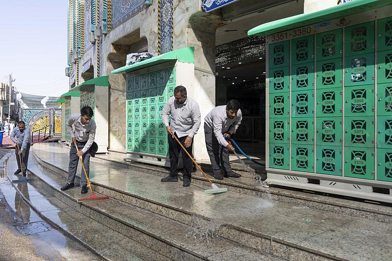 قسم الشؤون الخدمية ينفذ حملة لتنظيف محيط صحن مرقد أبي الفضل العباس (عليه السلام)