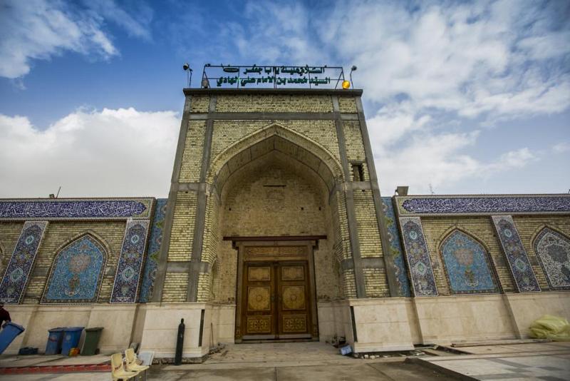 بخبرات عراقية وسواعد عباسية باب الحمد يفتح ذراعيه لاستقبال زائري مرقد السيد محمد عليه السلام ...