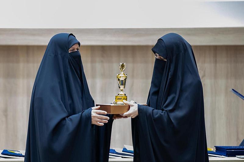 تكريم الفائزات بالمركزين الأول والثاني في ختام مسابقة بصائر العلم الوطنية الأولى