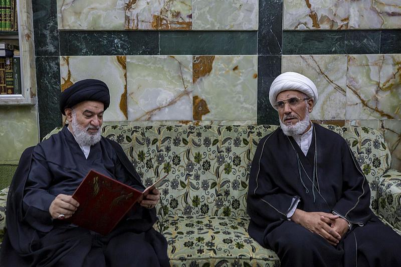 السيد الصافي يكرّم أحد المضحّين الذين لبّوا فتوى الدفاع الكفائي