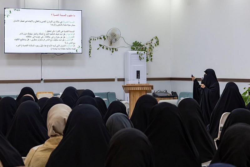 مركز الثقافة الأسرية ينظم برنامج أروقة ثقافية بنسخته الـ 19 لطالبات جامعة كربلاء