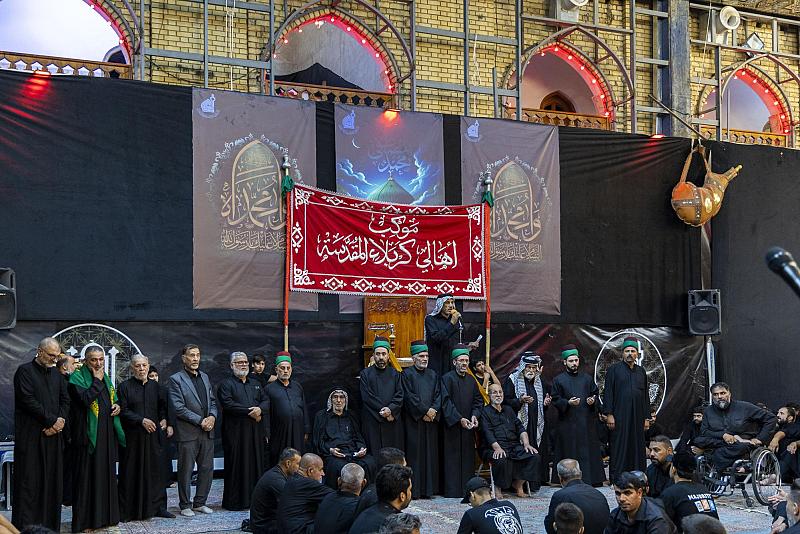 أهالي كربلاء يحيون ذكرى شهادة الإمام علي بن موسى الرضا (عليه السلام) في مدينة القاسم
