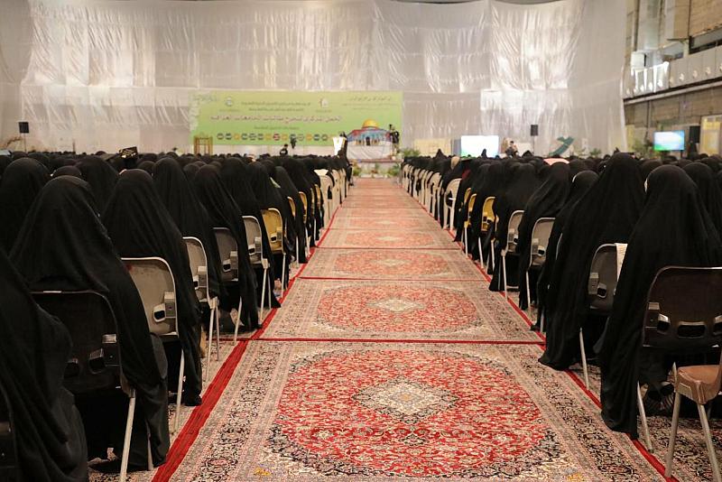 محاضرة ثقافية تشهدها فعاليات اليوم الأول من حفل تخرج طالبات الجامعات