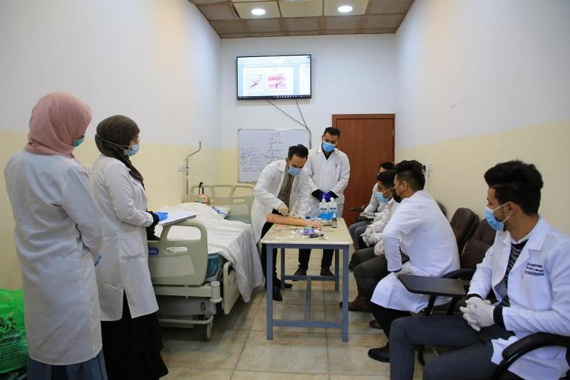 كليّةُ التمريض في جامعة العميد تتواصلُ بتقديم الكورسات العمليّة المكثّفة لطلبتها