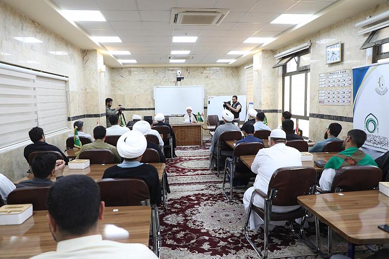 قسم المعارف يعقد ندوةً حول تحقيق المخطوطات