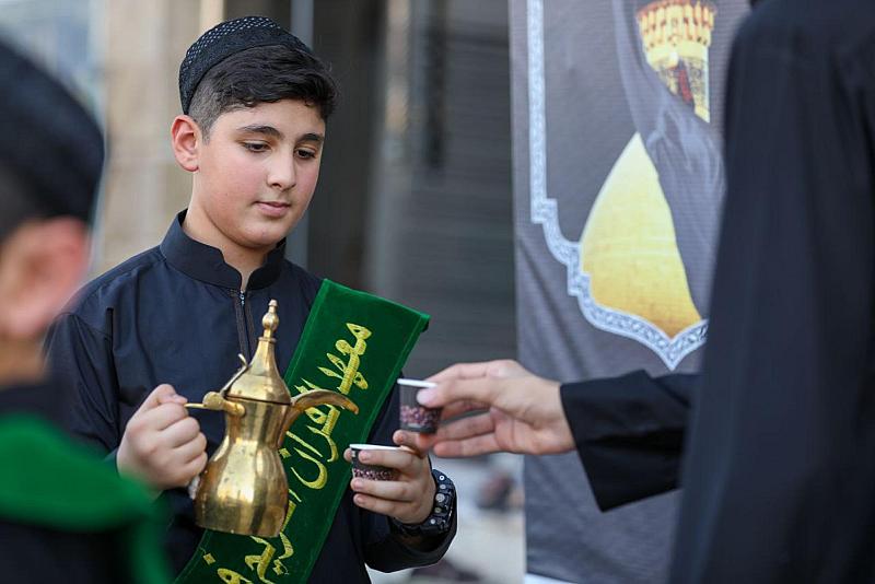 طلبة المجمع العلمي يواصلون تقديم الخدمات للمعزين بشهر محرم