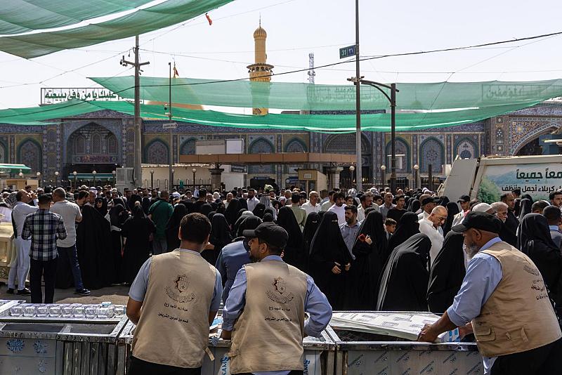 عبر موكبه الخدمي.. ملاكات قسم بين الحرمين تقدم خدماتها لزائري يوم عرفة
