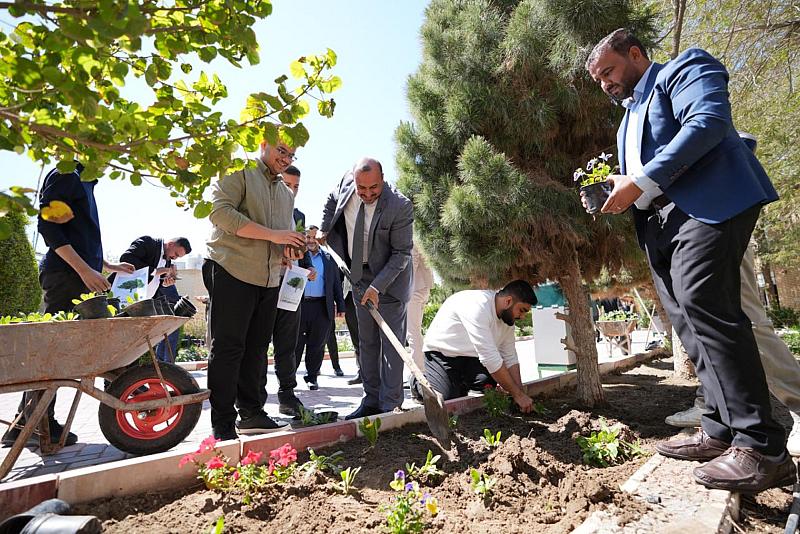 جامعة العميد تطلق حملة تشجيرٍ لتوسيع مساحة المناطق الخضراء وتعزيز الاستدامة البيئية