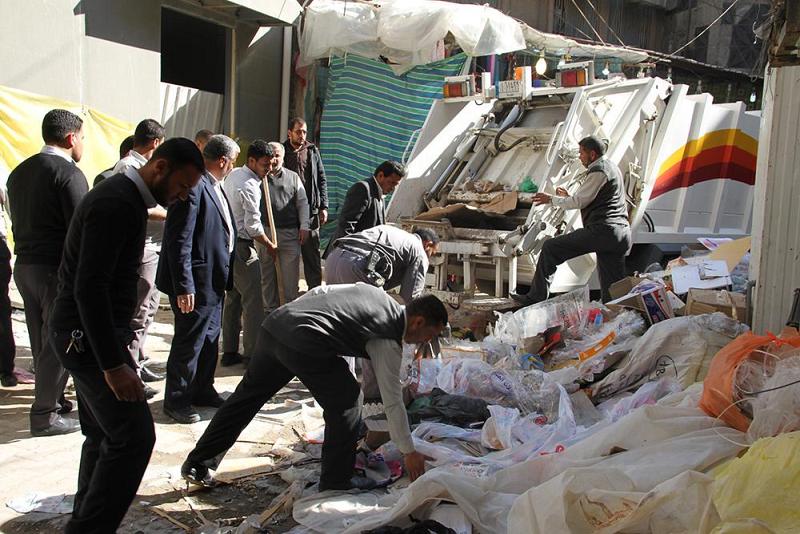 بعد تراكم النفايات في شوارع وأزقّة كربلاء وعجز الحكومة المحلّية عن رفعها: قسمُ ما بين الحرمين الشريفين يُطلق حملة تنظيف كبرى..
