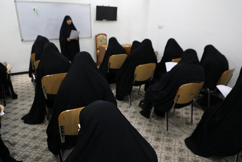 بمشاركة 30 طالبة.. معهد القرآن الكريم النسوي يجري الاختبار النهائي لمادة أحكام التلاوة