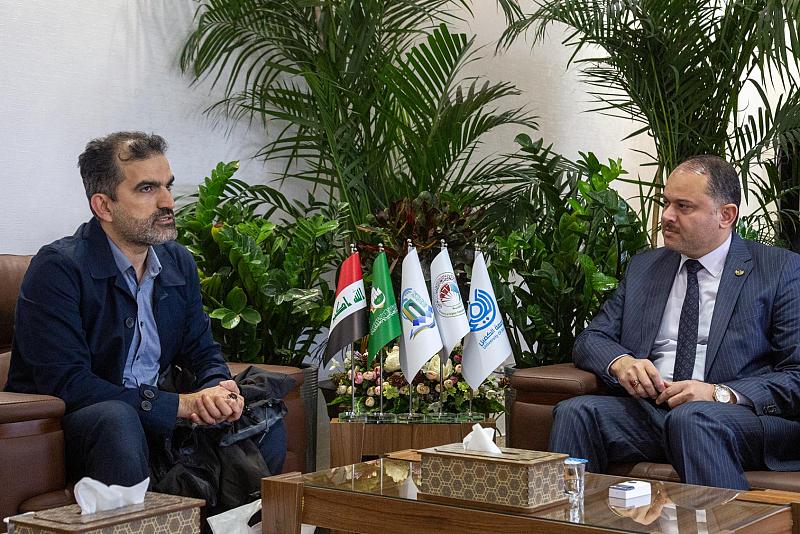 جامعة الكفيل تبحث تعزيز التعاون في المجال التكنولوجي مع باحث تقني من الدنمارك