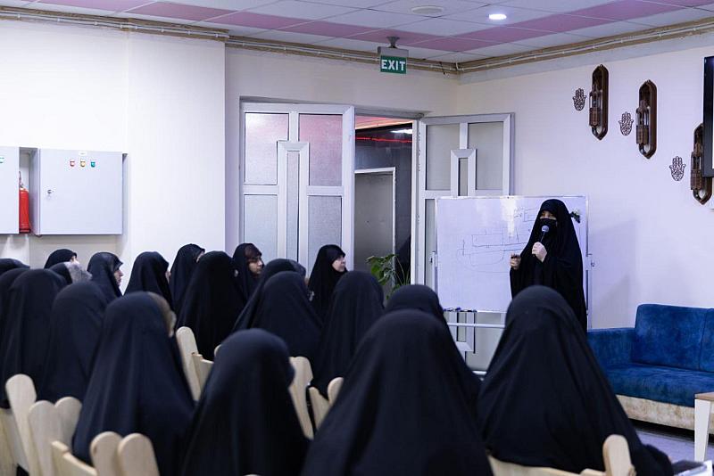شعبة الخطابة النسوية تناقش تحضيراتها الخاصة بحفل التكليف الشرعي لتلميذات مدارس كربلاء