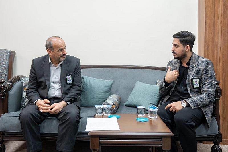 عضو مجلس إدارة العتبة العباسية المقدسة يطلع على آليات تطوير البرامج التعليمية في مجموعة العميد