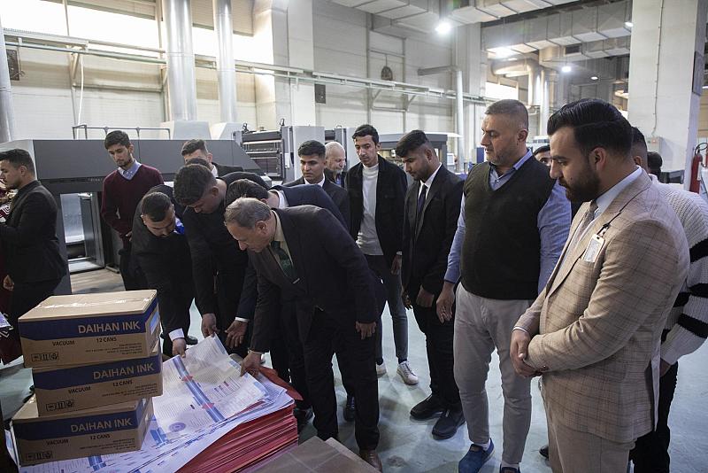 قسم العلاقات العامة ينظم جولة لوفد من جامعة الفرات الأوسط في دار الكفيل للطباعة والنشر