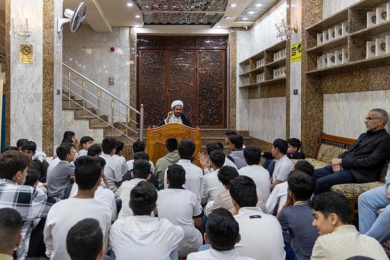 قسم العلاقات العامة ينظم برنامجًا ثقافيًّا لوفد طلابي من متوسطة المسار في كربلاء