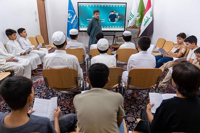 المجمع العلمي يقدم درس حفظ عبائر نهج البلاغة وفهمها لطلبته في المثنى