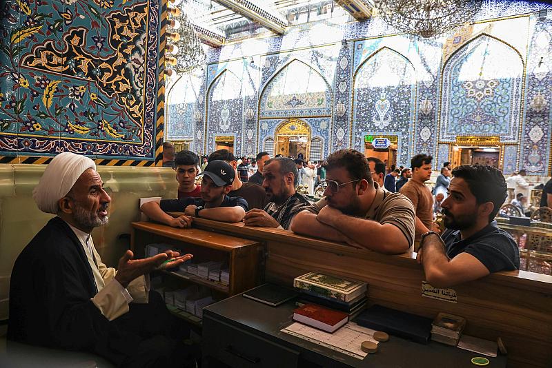 تزامناً مع عيد الأضحى المبارك.. قسم الشؤون الدينية يكثّف جهوده للإجابة عن الاستفتاءات الشرعية للزائرين 