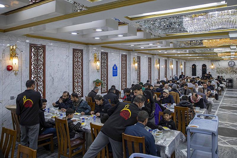 قسم المضيف يقدم أكثر من 55 ألف وجبة طعام بذكرى وفاة السيدة أم البنين (عليها السلام)