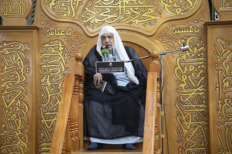 الزائرون يؤدون مراسم قراءة دعاء الندبة عند مرقد أبي الفضل العباس (عليه السلام)