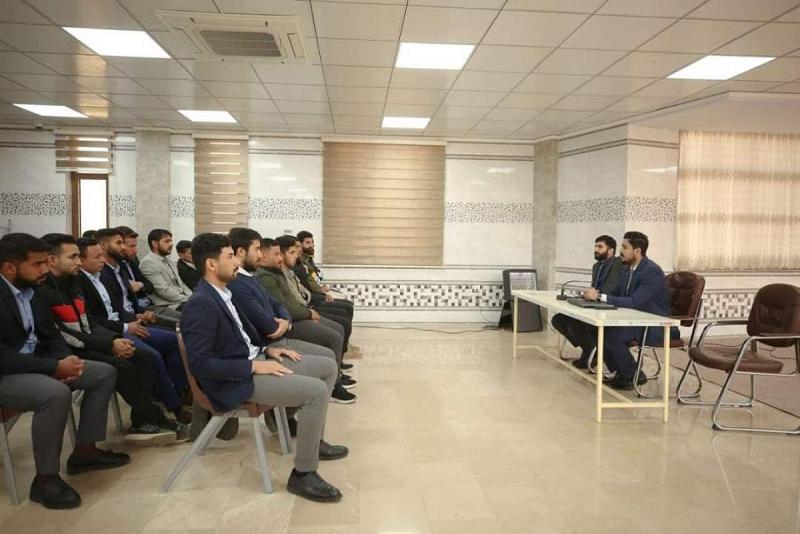 فريق برنامج (أجر الرسالة) يعقد اجتماعًا مع الملتحقين الجدد بمجموعة العميد التعليمية