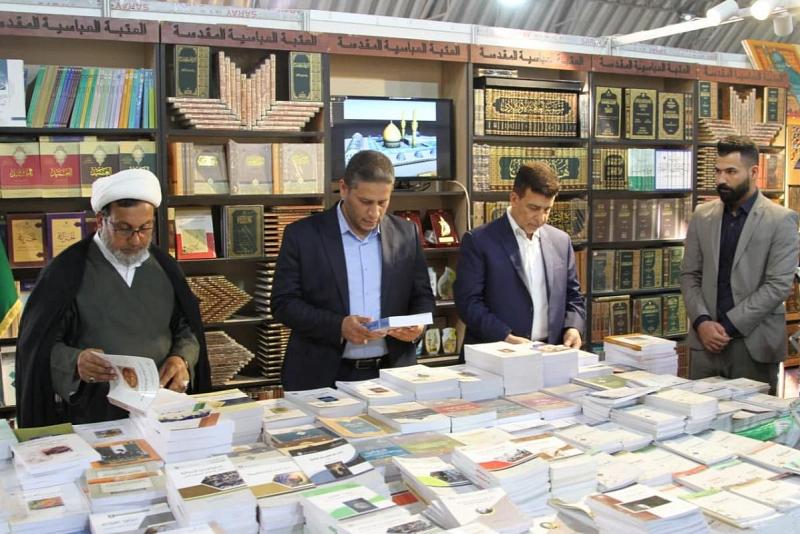  أمناء المزارات الخاصّة يزورون جناح العتبة العبّاسية المقدّسة في معرض النجف الدوليّ للكتاب