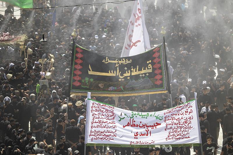موكب قبيلة بني أسد والعشائر العراقية يحيون ذكرى دفن الأجساد الطاهرة في كربلاء