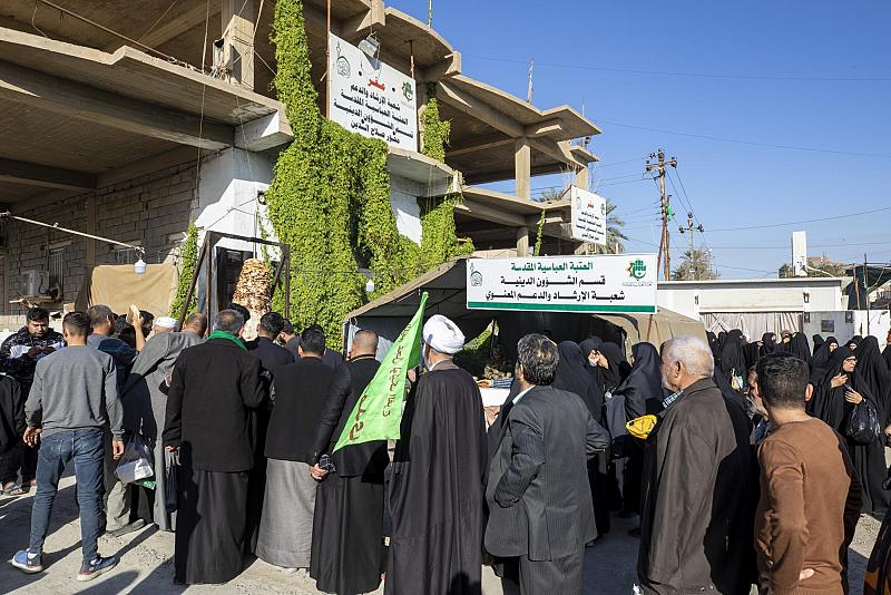 الشؤون الدينية يقدم خدماته للزائرين بذكرى شهادة الإمام الهادي (عليه السلام) في سامراء