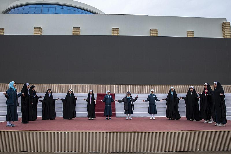 شعبة مدارس الكفيل تهيِّئ فرقة البراعم للمشاركة في حفل تخرج (بنات الكفيل) الثامن