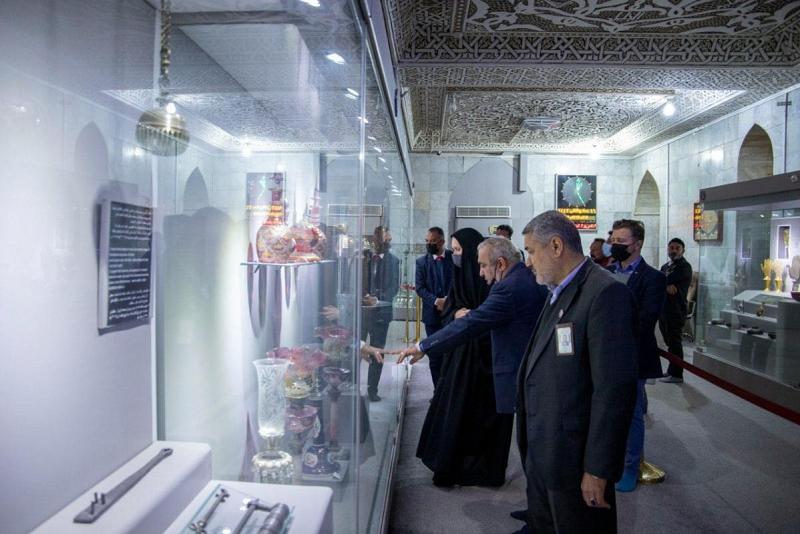 السفيرةُ الأستراليّةُ في العراق تزورُ متحفَ الكفيل وتؤكّد: تأريخُكم مليءٌ بالمعلومات والعِبَر