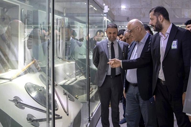 السفير الأذربيجاني يشيد بمقتنيات متحف الكفيل وأهميتها الحضارية
