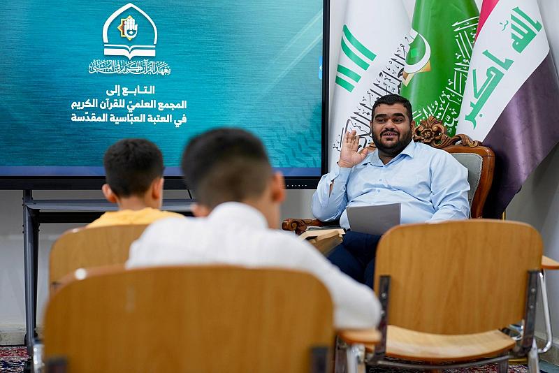 المجمع العلمي يجري اختبارًا حضوريًّا للمشاركين في دورة (براعم الساقي) ويستأنف دوراته القرآنية بالمثنى