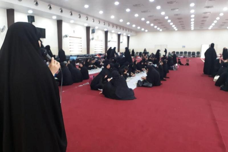 خدماتٌ إرشاديّة وتثقيفيّة وتربويّة يقدّمها مركزُ الثقافة الأسريّة لزائرات الأربعين
