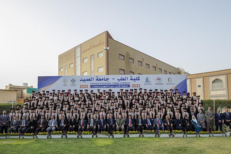 جامعة العميد تحتفي بتخرج الدفعة الأولى من طلبة كلية الطب