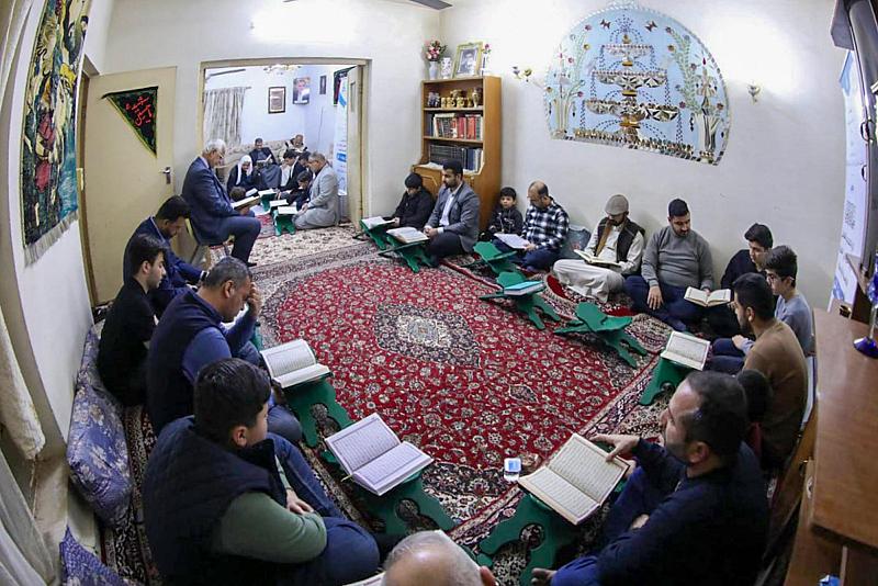 ضمن مشروع بيوت النور.. المجمَع العلمي يقيم جلسة قرآنية في كربلاء المقدسة