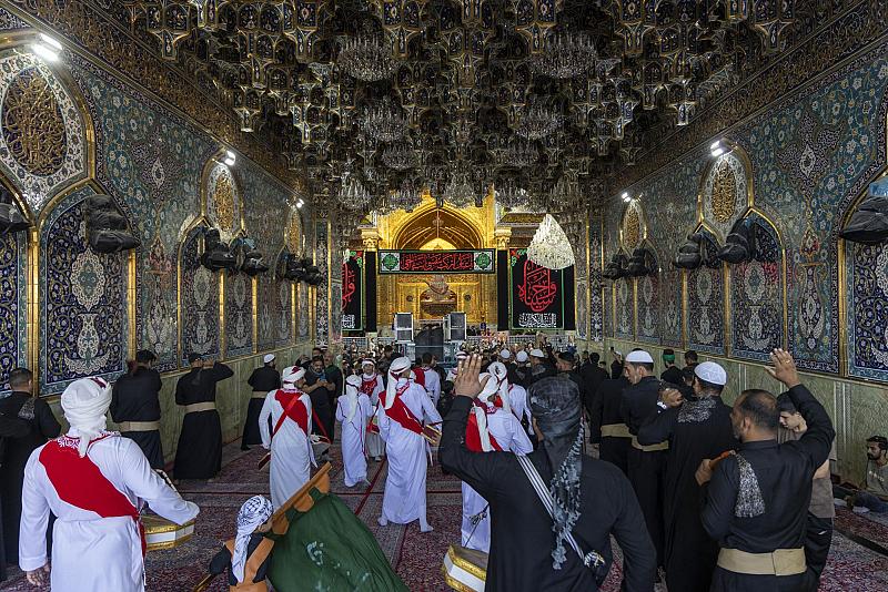 قسم الشعائر ينظم حركة المواكب العزائية داخل صحن مرقد أبي الفضل العباس (عليه السلام) وخارجه