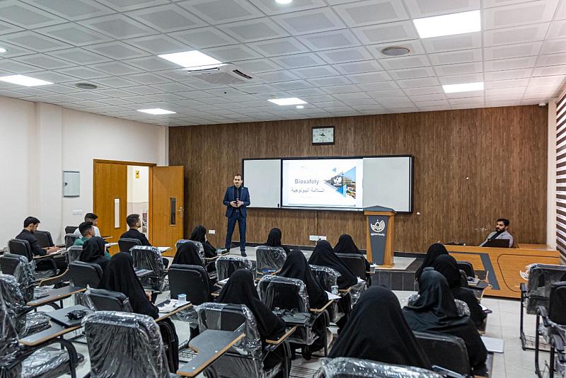 جامعة الكفيل تنظم دورة تدريبية حول الطرق الإجرائية لإدارة المختبر