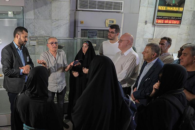 وفد أكاديمي أسباني يعرب عن إعجابه بمقتنيات متحف الكفيل وأساليب عرضها وحفظها