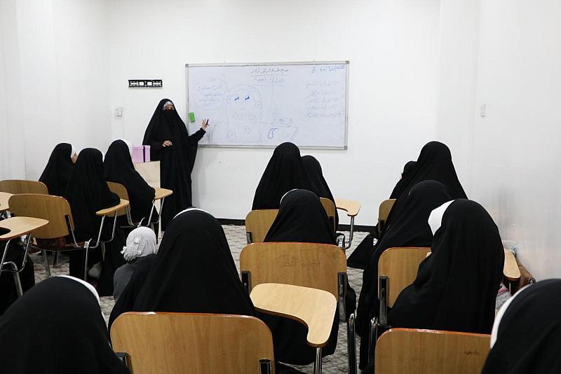 معهد القرآن الكريم النسوي ينظم فعالية الإمام المهدي (عجّل الله فرجه) في عيون الصغار