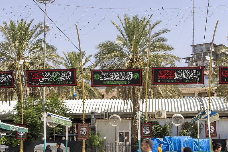 تزامنًا مع حلول شهر المحرّم.. منطقة ما بين الحرمين تتشح بالسّواد