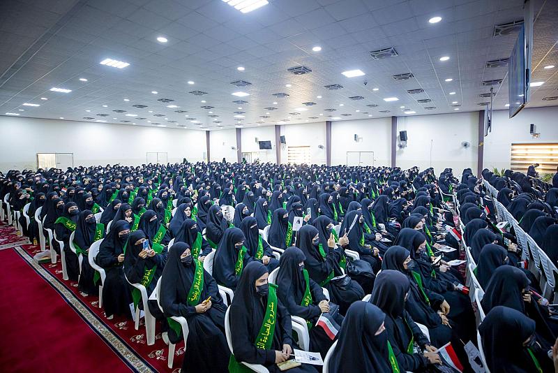 العتبة العباسية تحتفي بالطالبات المرتديات للعباءة العراقية 
