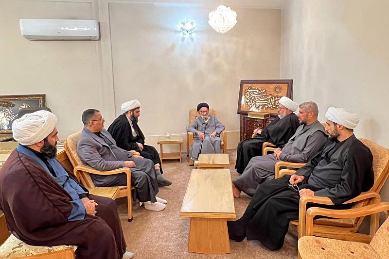 وفد قسم شؤون المعارف يلتقي عددًا من الشخصيات الدينية ضمن برنامجه العلمي في إيران