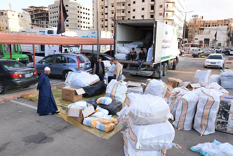 العتبة العباسية في سوريا توزع الملابس الشتوية على النازحين اللبنانيين