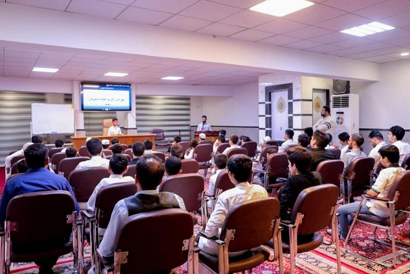 معهد القرآن الكريم في النجف يُكرم عدداً من الطلبة المتفوقين