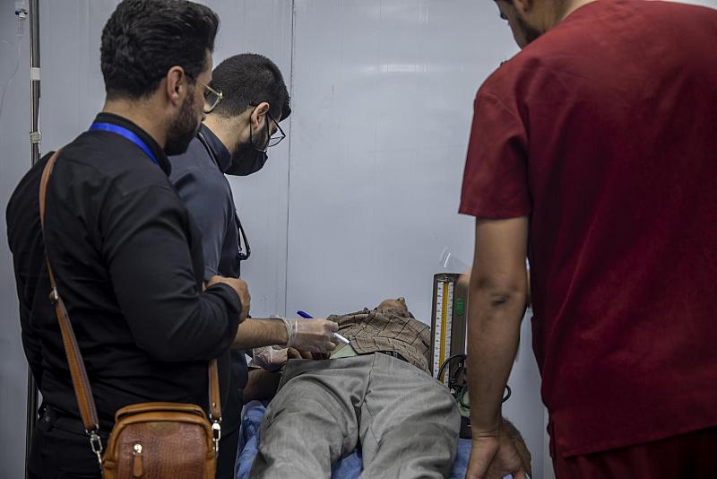 ضمن مشروع فتية الكفيل.. العلاقات العامّة يقدّم خدماته الإسعافيّة لزائري الأربعين