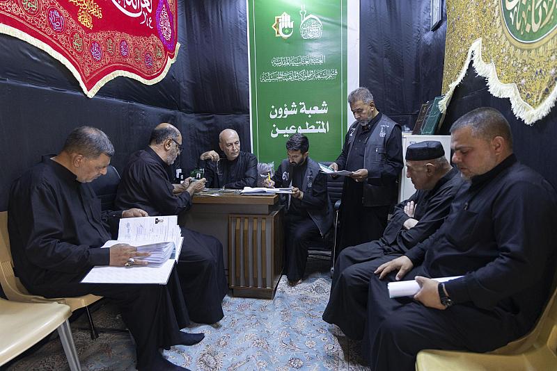 للمشاركة في تنظيم انسيابية حركة مواكب العزاء.. قسم الشعائر يصدر الهويات التعريفية للمتطوعين