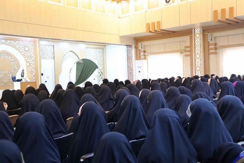 معهد القرآن الكريم النسوي يحتفي بتخرّج (250) طالبة من دورات القراءة الصحيحة