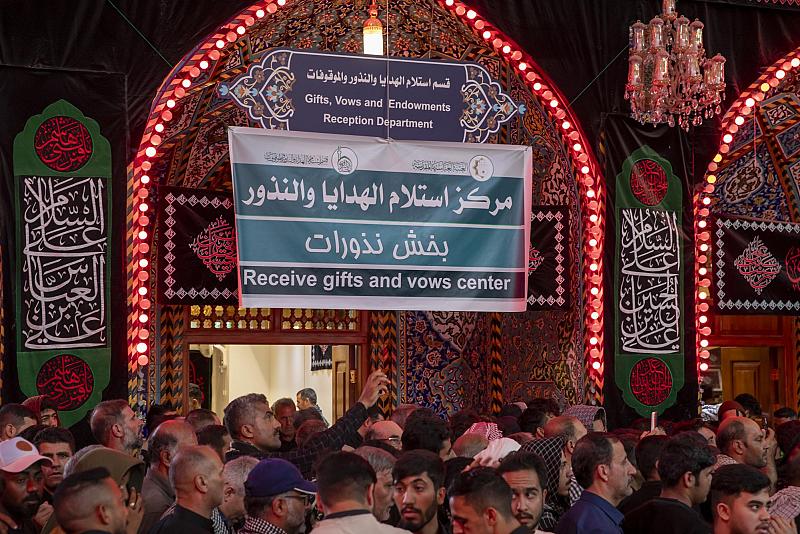 قسم استلام الهدايا والنذور يقدّم خدمات متنوّعة لزائري الأربعين