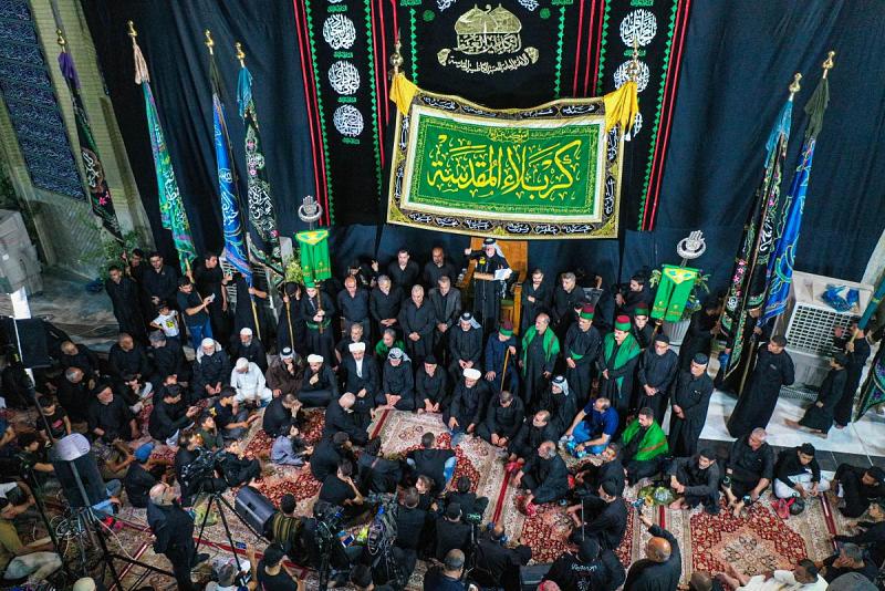 أهالي كربلاء يقدّمون تعازيهم للإمام الكاظم بذكرى استشهاد أبيه (عليهما السلام)