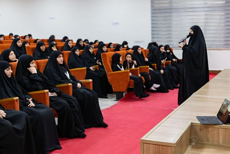 مركز الثقافة الأسرية يقدم محاضرة تثقيفية للمتطوعات في مجموعة مواكب أم البنين (عليها السلام)